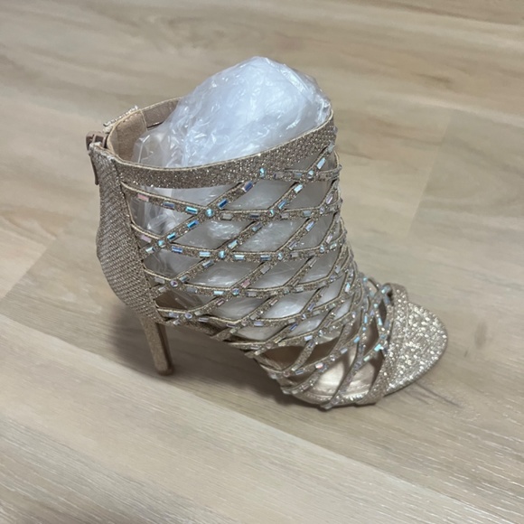 Gold sparkly heels - Picture 2 of 5